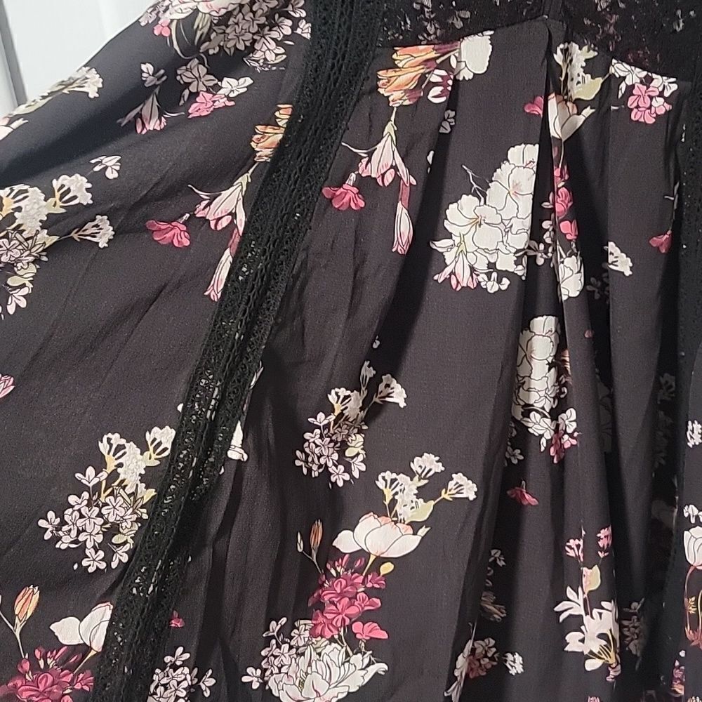 POL Floral Top - Picture 6 of 9